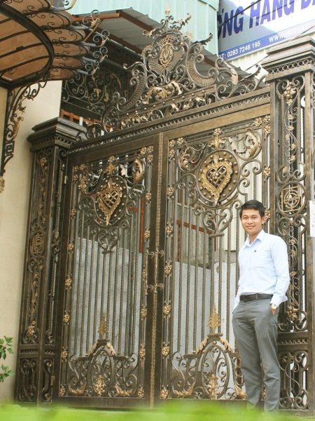 khach-hang-thi-cong-cong-sat (3)