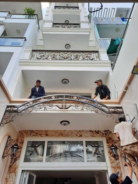 thi-cong-ban-cong-sat-my-thuat (2)