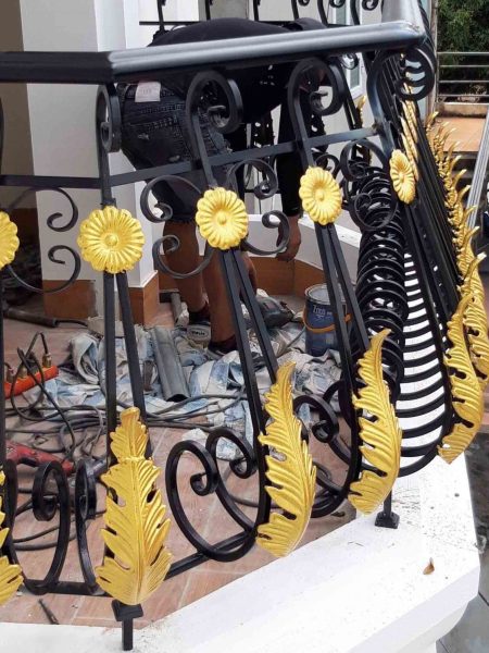 thi-cong-ban-cong-sat-my-thuat (5)