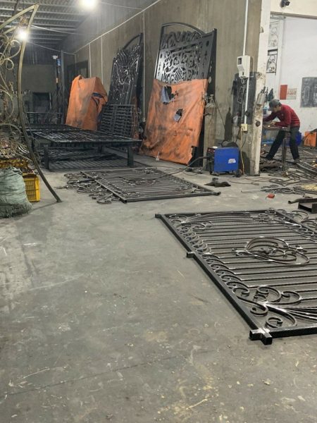 thi-cong-hang-rao-sat-my-thuat (1)